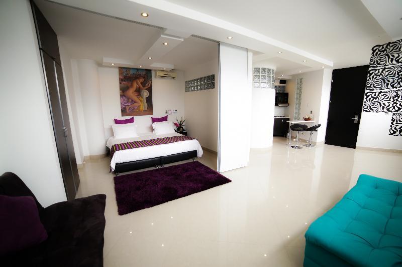 Hotel 33 Conquest ميديلين المظهر الخارجي الصورة